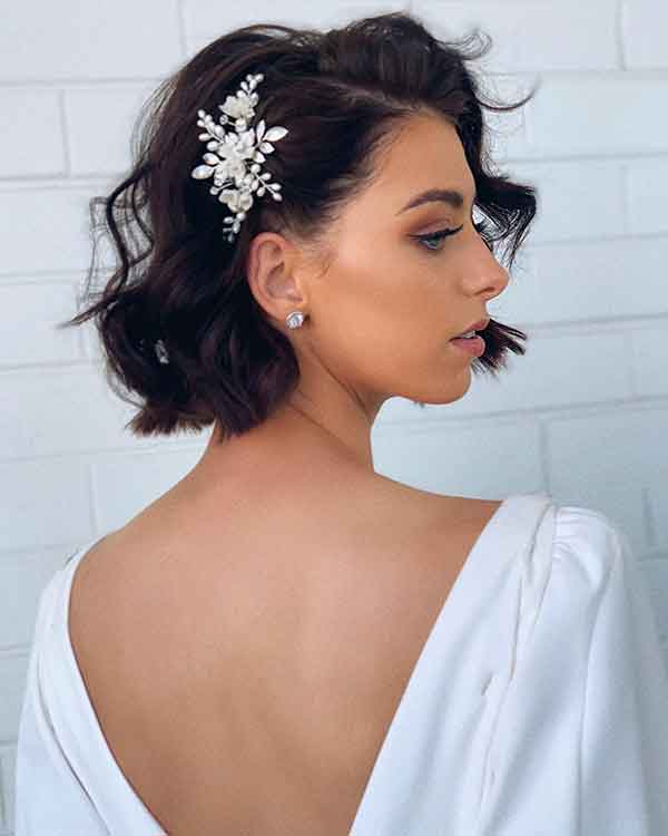 Einfache Brautfrisur für kurzes Haar