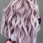 Lavendelfarbenes Haar kurz