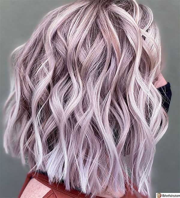 Lavendelfarbenes Haar kurz