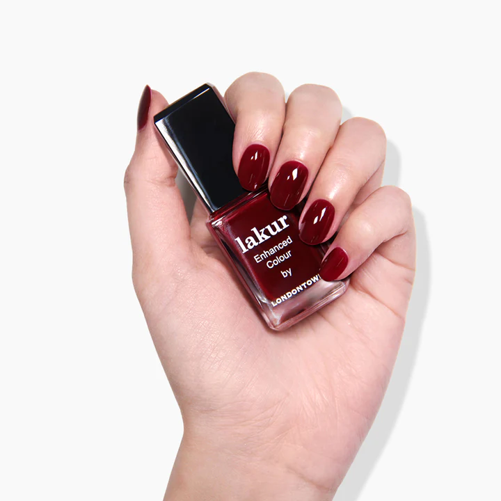 LONDONTOWN Lakur Nagellack in „Lady Luck“.
