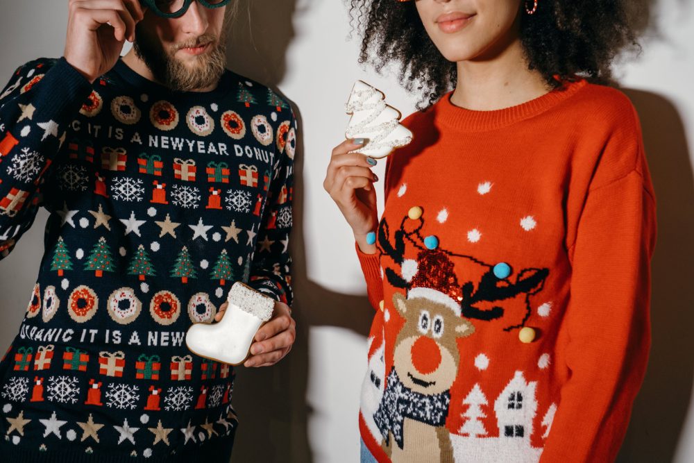 Festliche Looks 2023: Weihnachts-Outfit-Ideen mit Pullovern