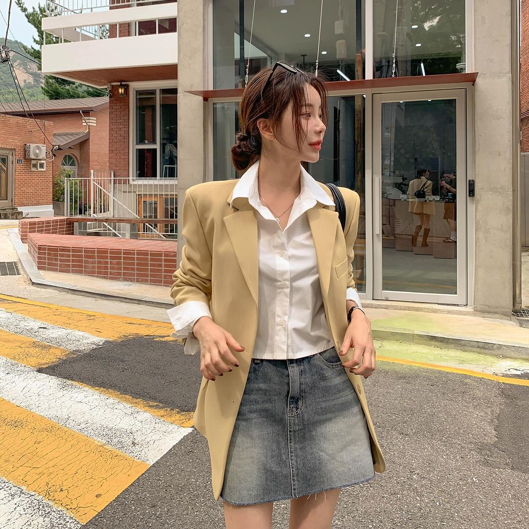 K-Style Daily Wear: How To Style Mini Skirt For Spring/Summer 2024