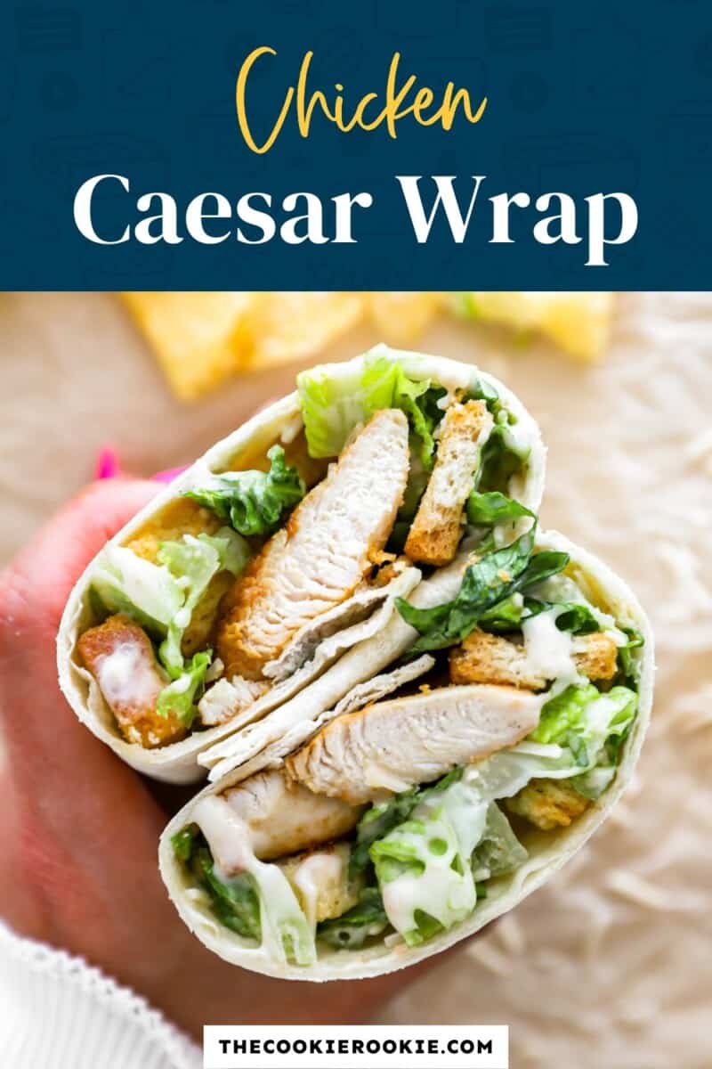 Ein Chicken Caesar Wrap mit dem Text Chicken Caesar Wrap.