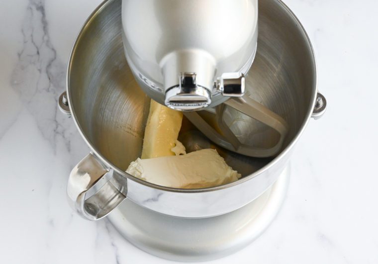 Butter, Frischkäse und Vanille im Mixer verrühren