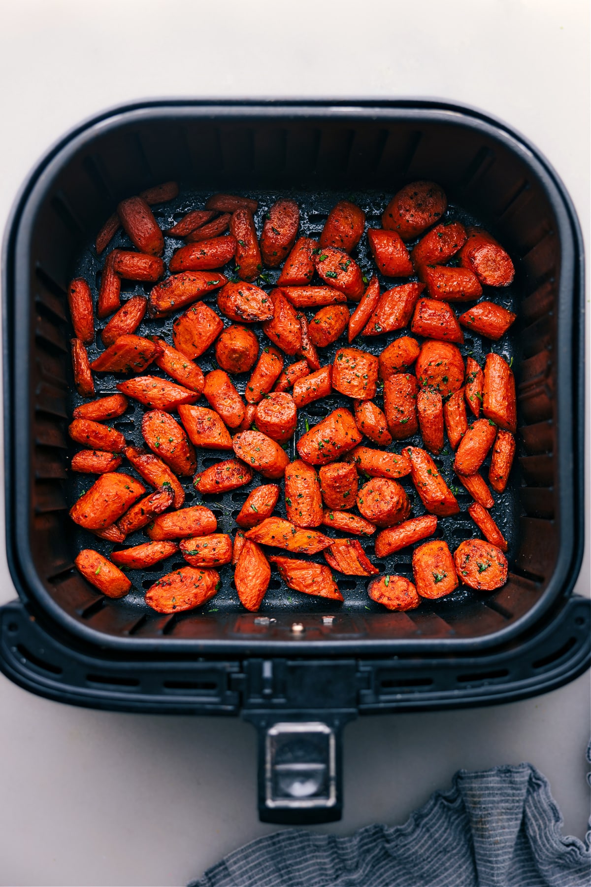 Heißluftfritteuse Karotten frisch aus der Heißluftfritteuse.